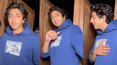 ‘Saiyaara’ star Ahaan Panday clicks selfies with paparazzi; wins hearts with his humble response: WATCH | Hindi Movie News