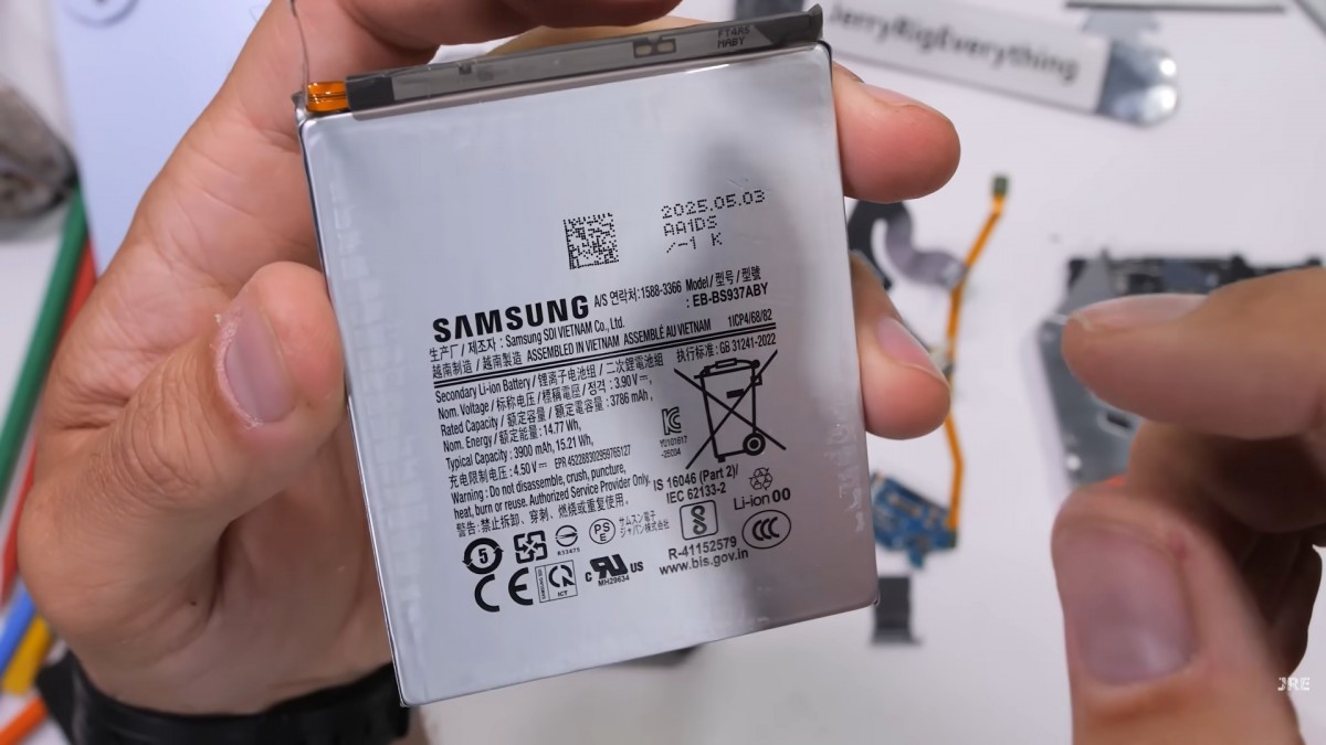 Ice Universe reveals Galaxy S26 Edge thickness, changes mind on battery capacity