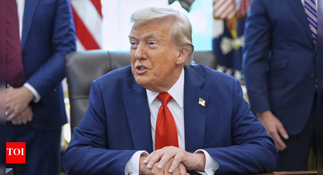 Appeals court spikes Trump tariffs but gives him time to go to apex court