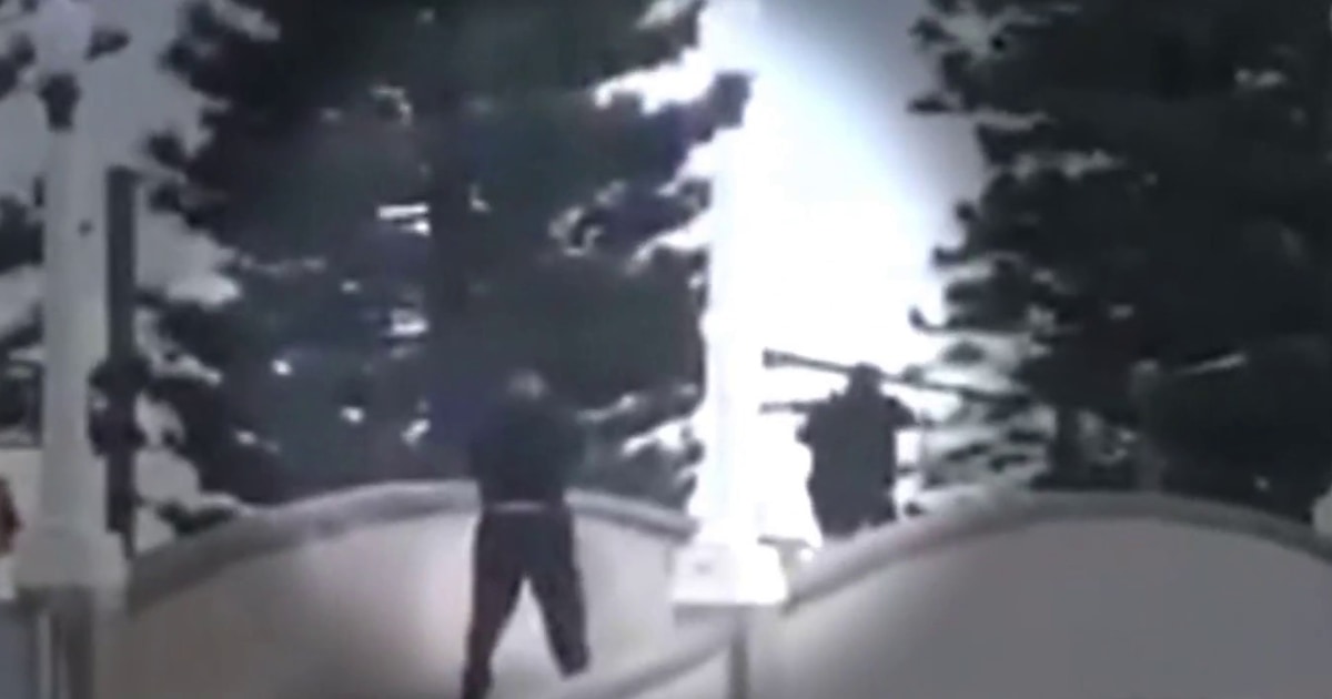 father & son kill 15 in Australia mass shooting