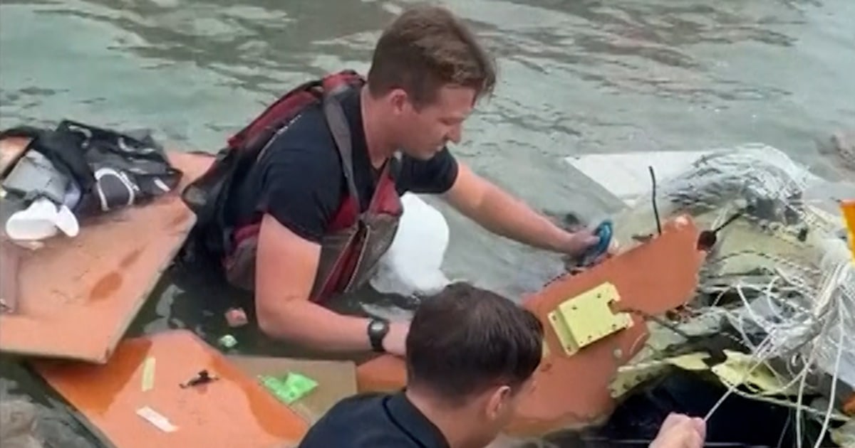 Rescuers search Mexican Navy plane after crash in Texas