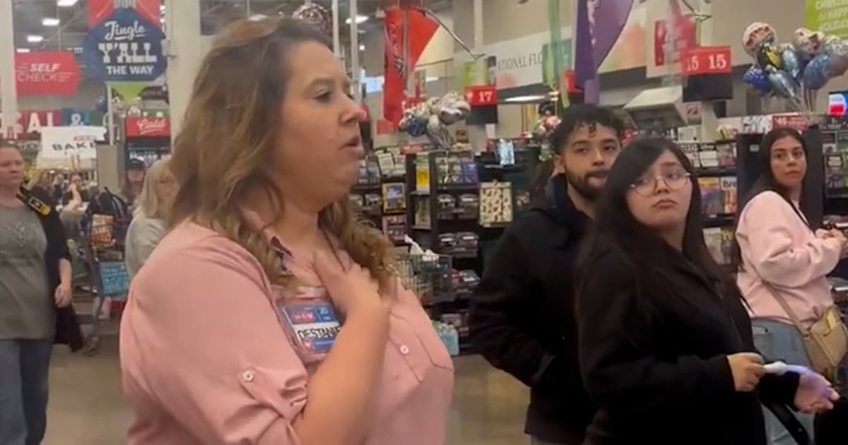 Shoppers get free groceries after computers go down