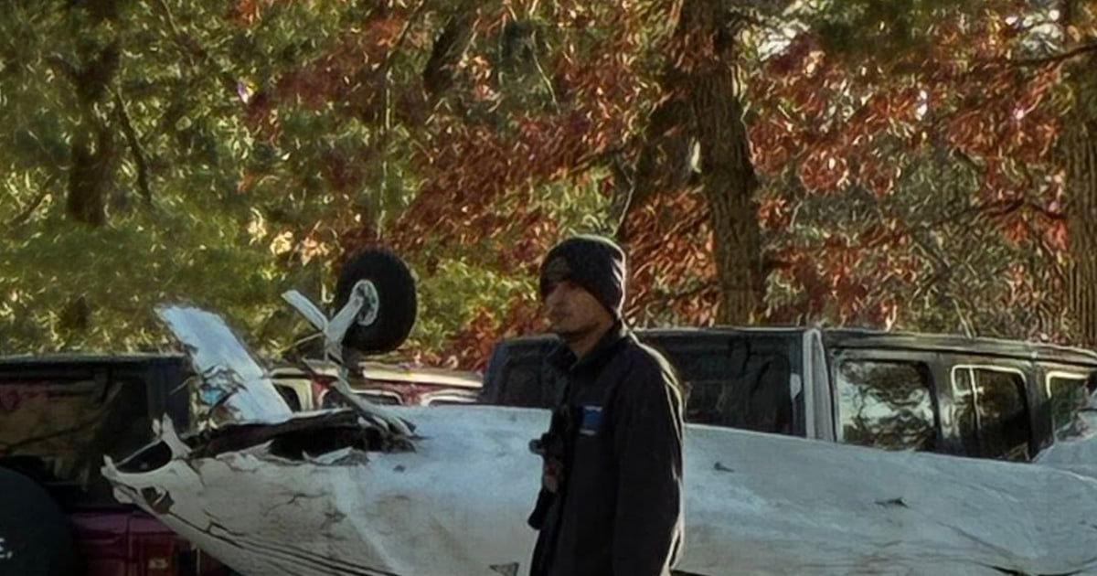 Small plane crashes in residential N.H neighborhood