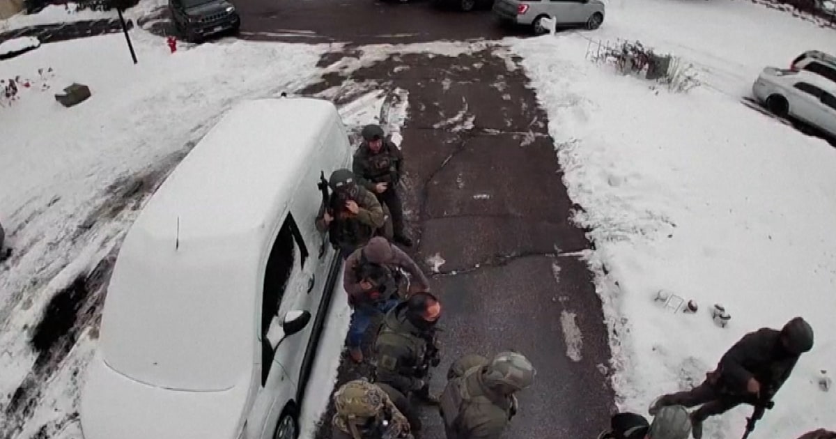 Video shows massive ICE raid on Minnesota home