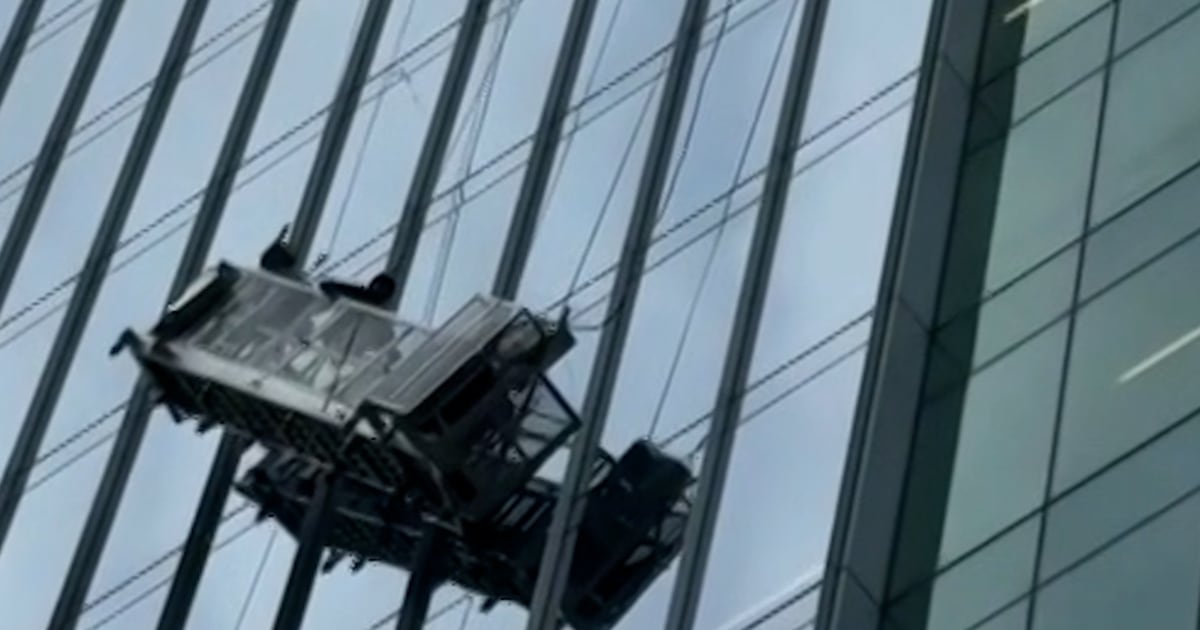 Window washers rescued after being trapped at 150 feet