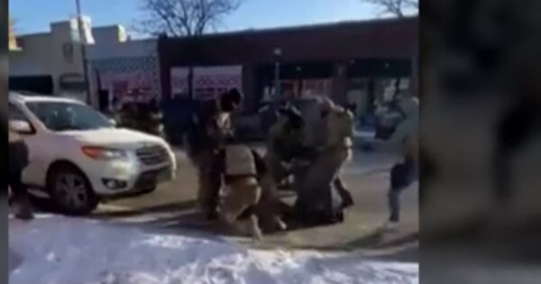 Federal agents shoot and kill man in Minneapolis 