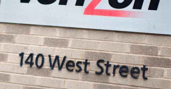 Verizon reports widespread service outage