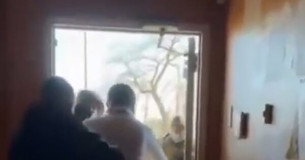 Federal agents stopped at door of Ecuador consulate