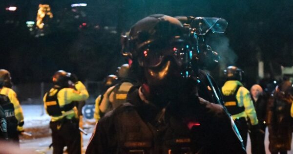 Federal officers and protestors clash in Minneapolis