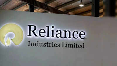 Reliance Industries shares fall 5%! Over Rs 1 lakh crore eroded from M-cap — What triggered the fall?