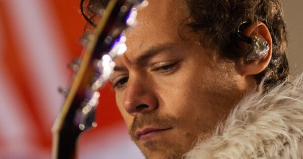 Steve Kornacki helps Harry Styles announce world tour