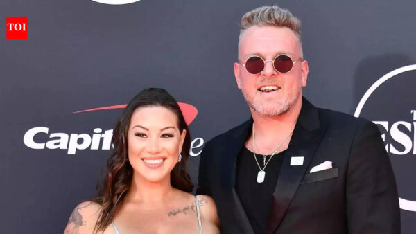 Pat McAfee’s wife Samantha’s silent reaction steals spotlight after husband’s lavish $150K surprise for USA Hockey champions | NFL News
