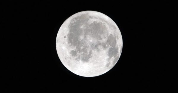 Artemis II Crew Prepares to Fly Around Far Side of the Moon