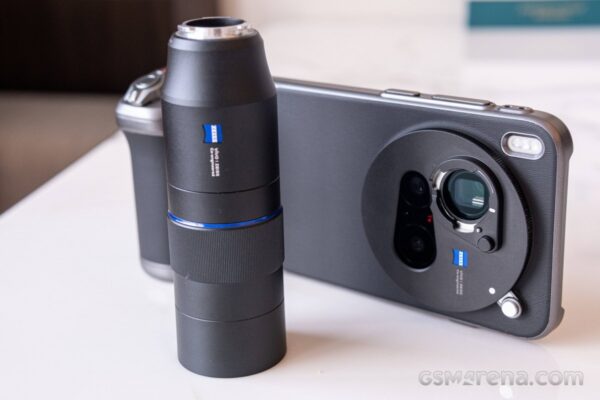 vivo X300 FE tipped to get a 200mm teleconverter in India