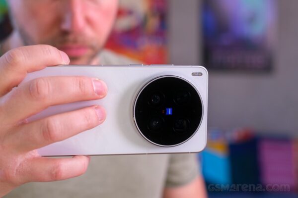 vivo begins global rollout of the X300 Ultra and X300 FE