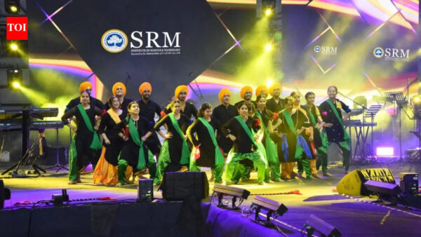 Indian maximalism on campus: Performance, music, fashion and youth culture