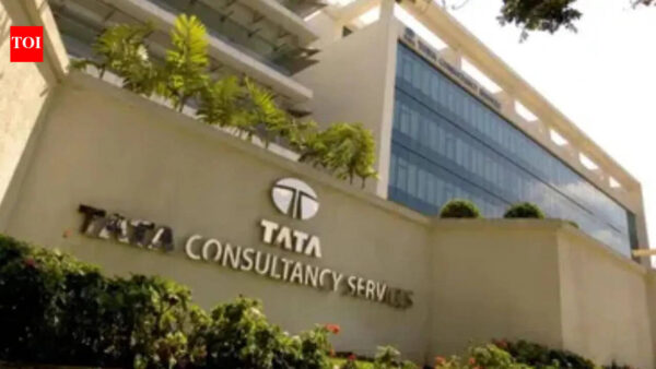 TCS Nashik case: Woman who was ‘repeatedly’ referred to as HR manager held no leadership responsibilities, IT firm clarifies | Nashik News
