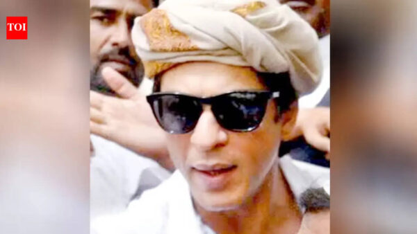 ‘Shah Rukh Khan was pushed into Ajmer Dargah, there was lathi charge by police,’ recalls security in-charge, reveals how calm the actor was |