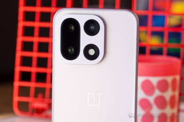OnePlus 16 again tipped to come with a 185Hz display, feature a 200MP 3x telephoto and a 50MP primary camera