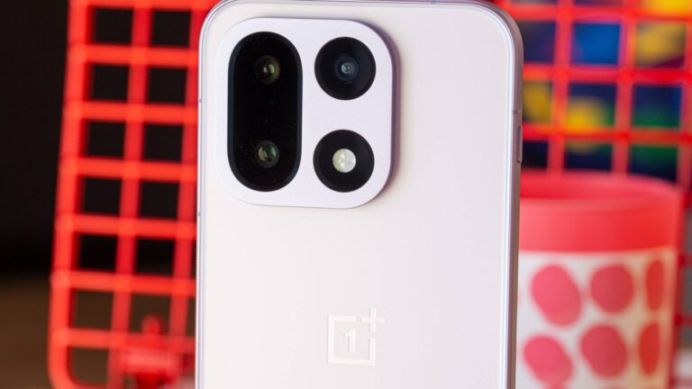 OnePlus 16 again tipped to come with a 185Hz display, feature a 200MP 3x telephoto and a 50MP primary camera