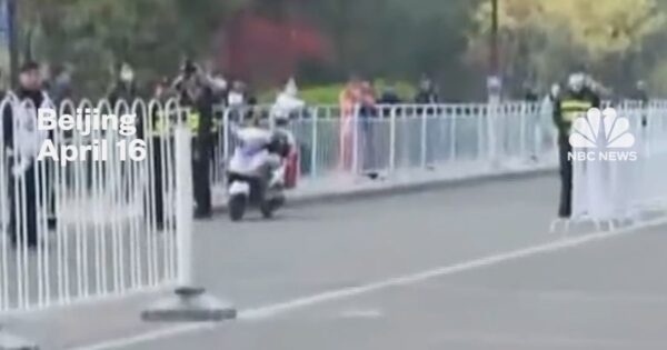 Robot faceplants during humanoid marathon prep