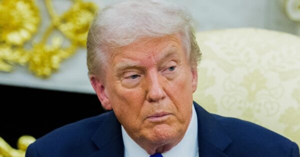 Trump Suspends Military Escorts in Hormuz 1 Day Into Operation