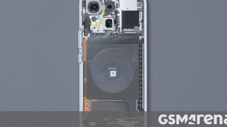 Xiaomi 17 Max gets disassembled on video