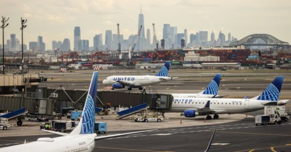 Driver on N.J. Turnpike hurt as United plane hits pole on approach to Newark airport