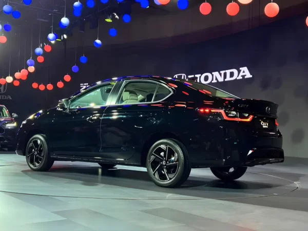 2026 Honda City Facelift Launched in India – New Look, Bigger Screen & Hybrid