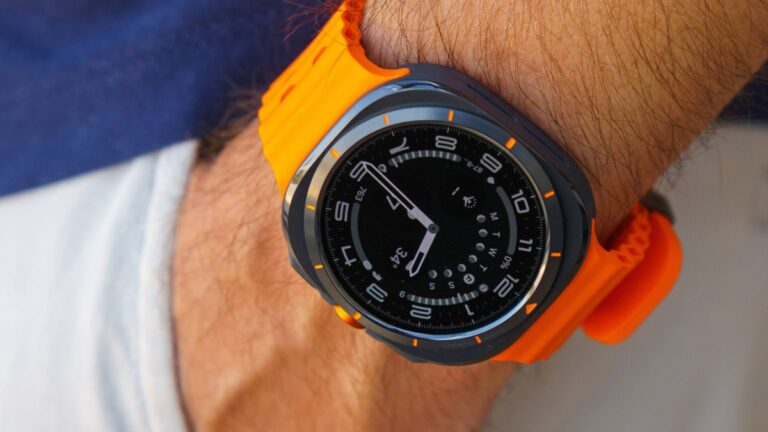 Samsung partners with a clinical research firm and will provide health data from its wearable devices