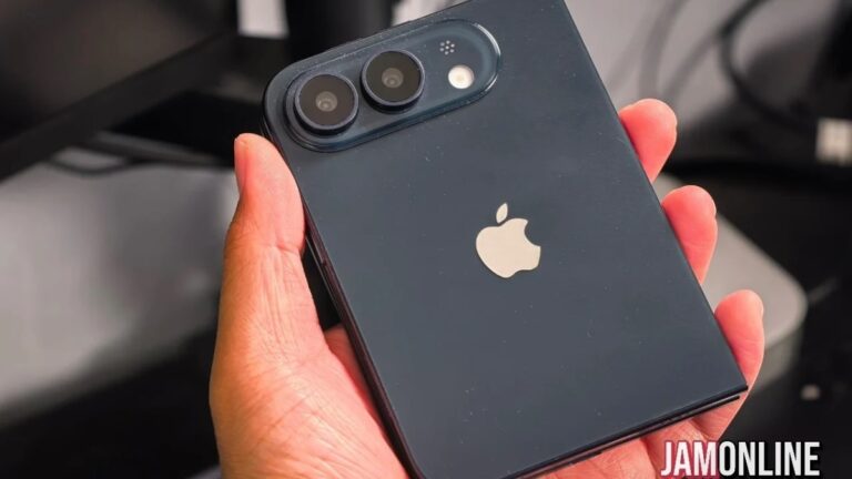 Foldable iPhone Ultra dummy appears in black finish