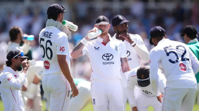 New Zealand 372/4 in 88.1 Overs