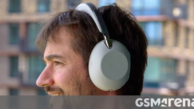 Developer turns Sony’s headphones into real-time head tracker for PC simulators