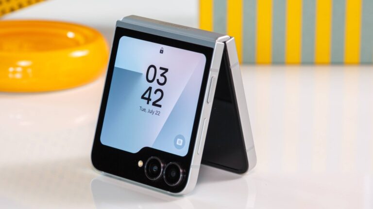 Samsung said to discontinue its Galaxy Z Flip lineup after the Flip8