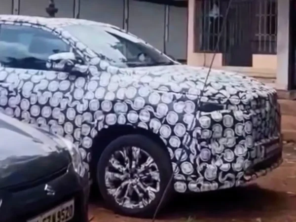 New 2027 Toyota Innova HyCross Facelift Spied – What to Expect?