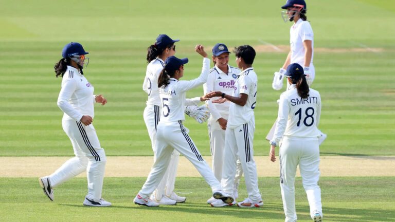 England Women 25/1 in 11.1 Overs