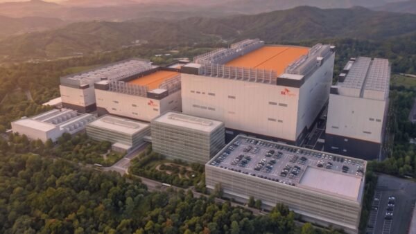SK Hynix promises to invest over $38 billion in new DRAM and NAND fabs
