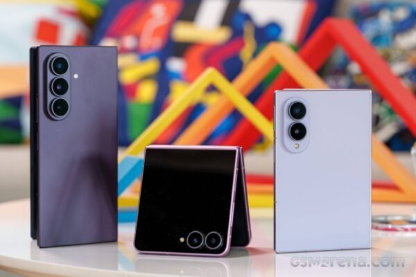 Samsung Galaxy Z Flip8 unboxing