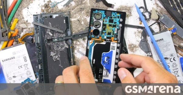Samsung Galaxy Z Fold8 Ultra bend tests yield two very different results