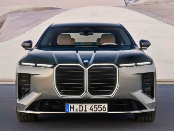 New German Luxury Sedan Gets 728km Range, 8K Screen & More